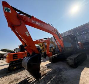 Matériel de terrassement d'occasion fiable — Excavatrice sur chenilles moyenne Hitachi ZX160, unité de terrassement d'occasion pratique disponible - Product Image 1