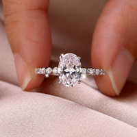 Bague ovale torsadée en argent S925 avec moissanite - Sertissage à quatre griffes avec bande torsadée et diamants pavés pour femme