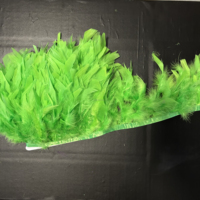 Fournitures en gros de garnitures en plumes de dinde teintes pour la chapellerie, accessoires vestimentaires, décoration de mariage, fournitures pour fêtes et événements, et artisanat DIY