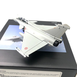 Modèle d'<span class=keywords><strong>avion</strong></span> militaire français Dassault Rafale B biplace à <span class=keywords><strong>l</strong></span>'échelle 1/72 en métal moulé sous pression pour collection - Product Image 5