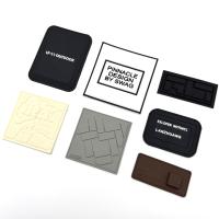 Étiquettes de vêtements personnalisées en PVC souple, patch cousu, logo en caoutchouc 3D en relief, étiquettes de marque personnalisées, gravure imprimée en rouleau, vêtement