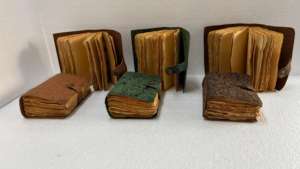 Carnets en cuir écologiques à motif floral en relief, aspect antique, papier fait main, design floral vintage, livre de poche 46 - Product Image 3