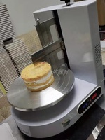 Machine automatique de glaçage de crème de gâteau d'anniversaire ronde, épandage de gâteau décoration de gâteaux, coût de dépôt de revêtement de glaçage