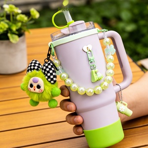 Nuovo Set di 8 Accessori per Bottiglie d'Acqua: Cinghia per il Trasporto, Ciondolo a Stella, Tappo per Cannuccia, Portachiavi in Peluche a Forma di Pallina di Carbone - Vendita all'Ingrosso - Product Image 4