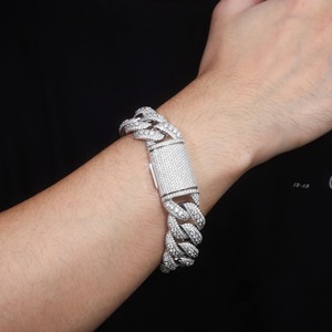 Bracelet cubain en moissanite, best-seller, aspect diamant, pour homme et femme, luxe et mode, disponible au meilleur prix - Product Image 2