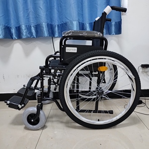 Silla de <span class=keywords><strong>Ruedas</strong></span> Neumática Reforzada <span class=keywords><strong>con</strong></span> Capacidad para 200 kg y Reposapiés Elevables - Product Image 1