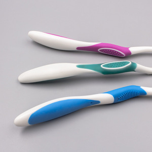 Cepillo de Dientes Manual para Adultos de Cerdas Suaves de Alta Calidad, Estilo Japonés JSM819, Caja de 288 Unidades - Product Image 4