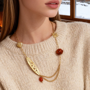 Collar de acero inoxidable con cadena de hojas retro y colgante de sol, cadena de suéter multicapa para mujer - Product Image 1