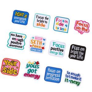 Patch brodé thermocollant rose avec mots inspirants 'Your Side Focus the Bright to Side' pour la décoration de vêtements et de chapeaux - Product Image 1