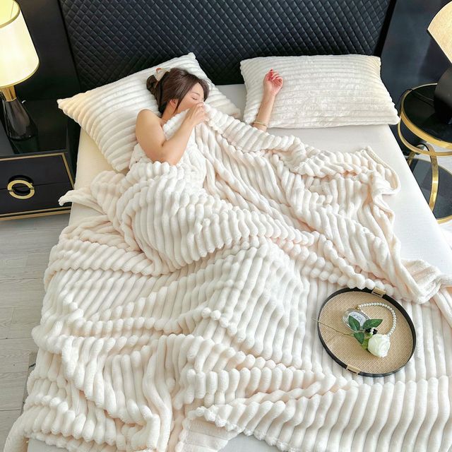 Winter Thickened and Warm Microfiber Flannel Striped Bed Blankets with logo Blankets for Beds
