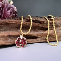 Kalung liontin buah merah bergaya literasi, hadiah perhiasan harian retro wanita