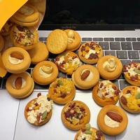 Biscuits à la crème d'amande de Dubaï avec garniture à la pistache, étiquette privée personnalisée, biscuits croustillants