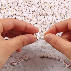 Cuentas de letras doradas acrílicas planas redondas DIY rompecabezas para niños geometría separada pulsera de cuentas - Product Image 5