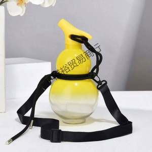 Bouteille d'eau sport en plastique écologique en forme de gourde grande capacité – Tendance créative et mode pour le transport en groupe - Product Image 3