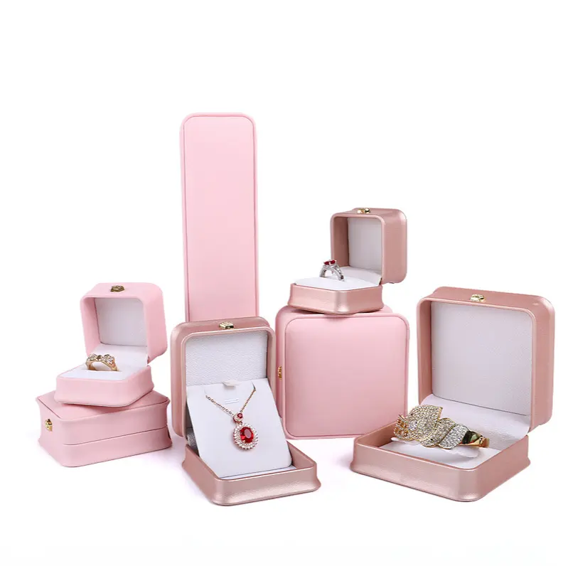 Caja de almacenamiento de joyería de nuevo diseño 2024, paquete de joyería, caja de pendientes de perno, caja de joyería rosa de cuero, embalaje