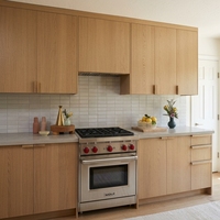 Vermonhouzz Armoire de cuisine en chêne clair sur mesure, armoire de cuisine en bois massif, armoires murales supérieures décontractées pour la cuisine à domicile