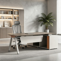 Table de bureau exécutive commerciale avec plateau de 25 mm d'épaisseur, pieds en métal et armoire latérale avec ouverture pour prise réservée