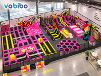 Équipement de parc de trampolines intérieur personnalisé pour enfants et adultes avec fosse à mousse, mur d'escalade et parcours ninja pour centre commercial