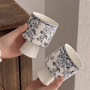 Tasse <span class=keywords><strong>à</strong></span> thé en céramique bleue et <span class=keywords><strong>blanche</strong></span> classique Mini <span class=keywords><strong>vase</strong></span> céladon créatif tasse <span class=keywords><strong>à</strong></span> café d'eau en <span class=keywords><strong>porcelaine</strong></span> - Product Image 2