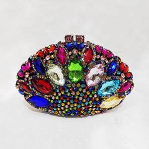 Sac de soirée élégant en sequins dorés et diamants pour femme <span class=keywords><strong>avec</strong></span> chaînes et fermeture à <span class=keywords><strong>rabat</strong></span> classique - Product Image 4