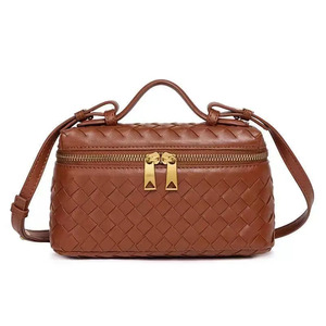 Bolso de Mano Tejido a Mano de PU para <span class=keywords><strong>Mujer</strong></span>, Mini Bolso Bandolera, Bolso de Mano de 20 cm, Moderno y a la Moda, OEM Personalizado 	 bolsa - Product Image 3