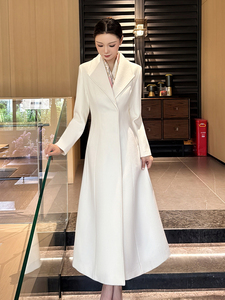 เสื้อโค้ทขนสัตว์สีขาวหรูหราสำหรับผู้หญิงชุดใส่ทำงานมีกระดุมตกแต่งแบบมืออาชีพสำหรับสำนักงานเสริมความงามในฤดูหนาว - Product Image 4