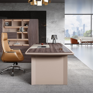Bureau de direction moderne en forme de L, aspect bois, table de PDG avec armoire latérale et panneau frontal à lattes - Product Image 3