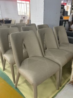Chaise de salle à manger pour événements, chaise d'appoint empilable en cuir couleur crème, chaise de restaurant de luxe léger