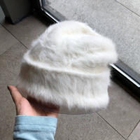 Vente en gros de bonnet classique design personnalisé style moelleux en acrylique pour l'hiver bonnet tendance pour femme