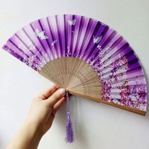 พัดมือพับลายดอกไม้ทันสมัยคุณภาพสูง ราคาประหยัด พัดไม้ไผ่สำหรับงานแต่งงาน ลายเพ้นท์ด้วยเทคนิคพิเศษ - Product Image 5