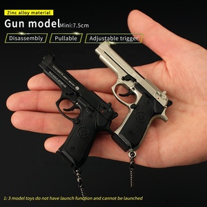Modèle réduit d'armes en alliage Vente en gros Nouveaux produits 1:3 Beretta 7.5cm Mini pistolet en métal Porte-clés Modèle pistolet détachable Jouet - Product Image 4