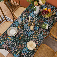 Nappe jacquard réutilisable pour événements à domicile, nappe à franges aux tons sombres et motifs floraux sauvages pour tables à manger rectangulaires