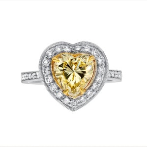 Anillo de compromiso de moissanita de diseño único para mujer, perfecto para uso a largo plazo, ocasiones especiales, regalos, disponible para la venta - Product Image 2