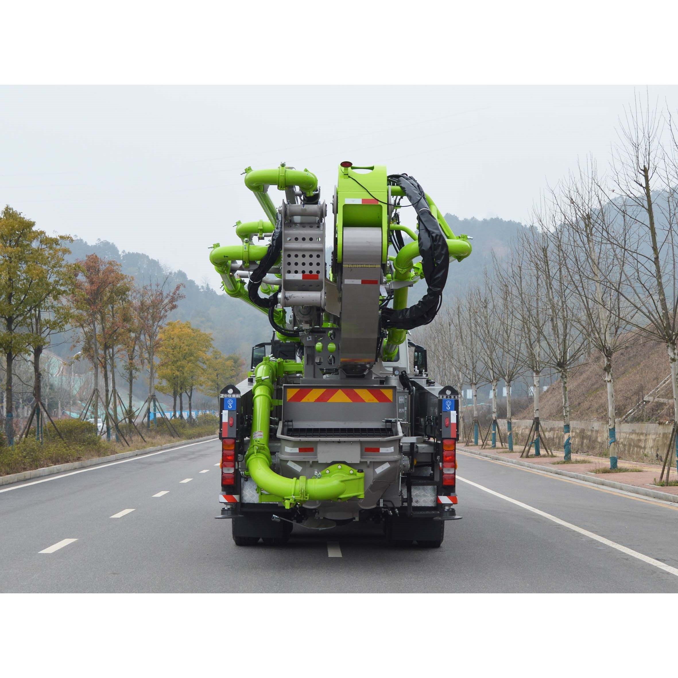 中联重科49 m混凝土泵车，带中国重汽底盘ZLJ5351THBKF 49X-