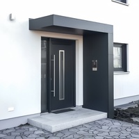 Porte d'entrée en fer forgé, design décoratif classique pour l'extérieur de la maison