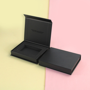 Caja de Regalo de Cartón Negra Personalizada en Forma de Libro, Cierre Magnético, Papel Rígido, Impresión UV, Grabado en Relieve, Diferentes Tamaños y Pesos - Product Image 2