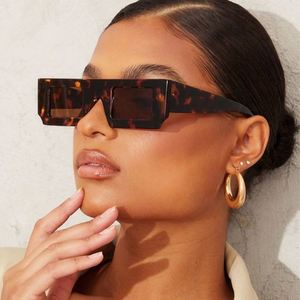 Gafas de Sol Cuadradas Retro de Moda 2022 para Hombre y Mujer, Color Rosa Verde, Gafas de Sol Rectangulares Pequeñas Color Jelly - Product Image 1