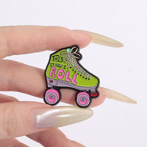 So rolle ich Emaille Pin süße Rollschuhe mit Bogen Brosche Revers Abzeichen Schmuck Geschenk für Skater - Product Image 4