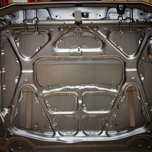 Capó compatible con los modelos Land Cruiser 2007-2023, incluyendo los modelos LC70, LC79 y LC76. - Product Image 2