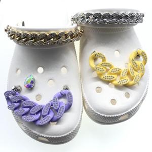 Venta al por mayor: Nuevo adorno de lujo personalizado para zapatos, accesorio decorativo de cadena de roca colorida con hebilla para zapatos con orificios, ¡gran oferta! - Product Image 1