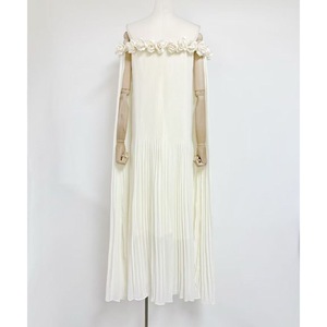 Vestido Maxi Plisado con Adorno de Rosas y Hombros Descubiertos para Mujer - Vestido Formal de Gasa con Mangas Tipo Capa para Eventos Nocturnos - Product Image 4