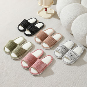 Pantoufles d'intérieur pour femmes avec mousse à mémoire de forme, bandes croisées, doublure en PVC, semelle extérieure en EVA amortissante pour l'automne – Prix usine - Product Image 1