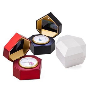 Boîte à bijoux rotative en forme de cœur avec fonction de lecture vidéo, boîte cadeau musicale LED, boîte d'emballage, type de fermeture sans, rouge, étui simple - Product Image 1
