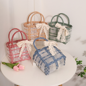 Schattig Ontwerp Pp Geweven Handtassen Voor Meisjes Mode Winkelen Hete Verkoop Schattige Portemonnees Plastic Handgemaakte Transparante Waterdichte Tas - Product Image 2