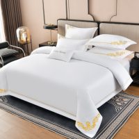 Ensemble de literie d'hôtel de luxe avec logo personnalisé OEM blanc et broderie minimaliste dorée, collection hôtel 5 étoiles