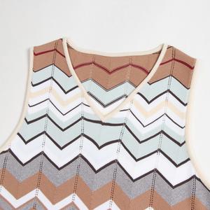 Robe fourreau tricotée sans manches à col en V pour femme, à rayures ondulées, longueur genou, style vintage, respirante, décontractée, pour l'été, ODM - Product Image 2