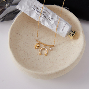 Collares con Colgante de Acero Inoxidable Chapado en Oro de 18K de la Serie Herradura con Hoja de Circonio y Cara Sonriente de J&D Designer - Product Image 4