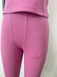 Conjuntos de duas peças de loungewear com logotipo personalizado para mulheres, leggings de algodão com nervuras e conjuntos de loungewear top crop