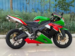 Kawasaki Ninja ZX-6R 636 ABS Moto sportive à refroidissement liquide avec <span class=keywords><strong>trois</strong></span> modes de puissance réglables KTRC - Product Image 4