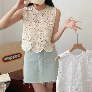 Nouveau <span class=keywords><strong>style</strong></span> d'été : Gilet court sans manches à col rond et bords ondulés pour <span class=keywords><strong>femme</strong></span>, idéal pour les vacances à la plage, avec découpes. - Product Image 4